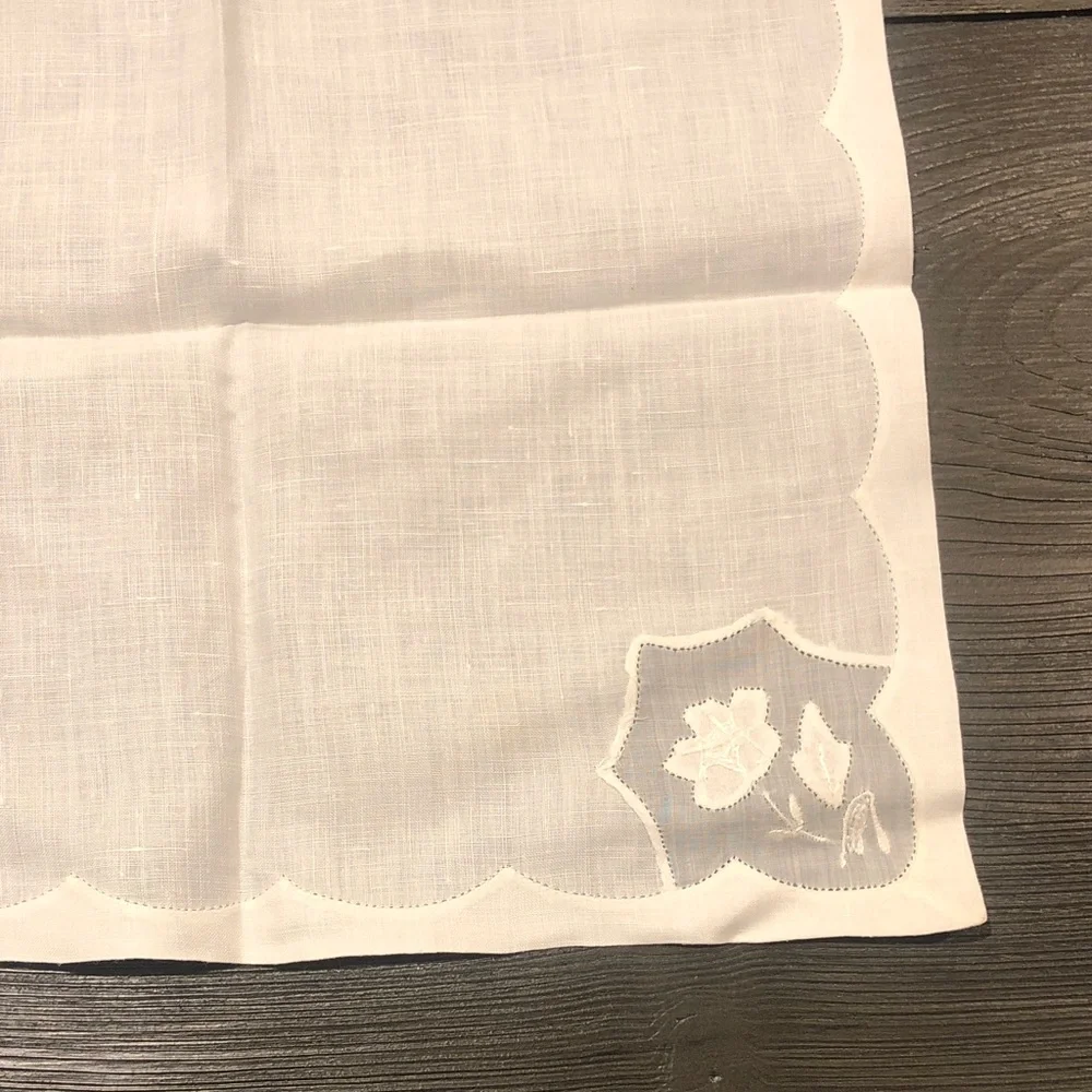 Elegant White Embroidered Napkins lot of 4